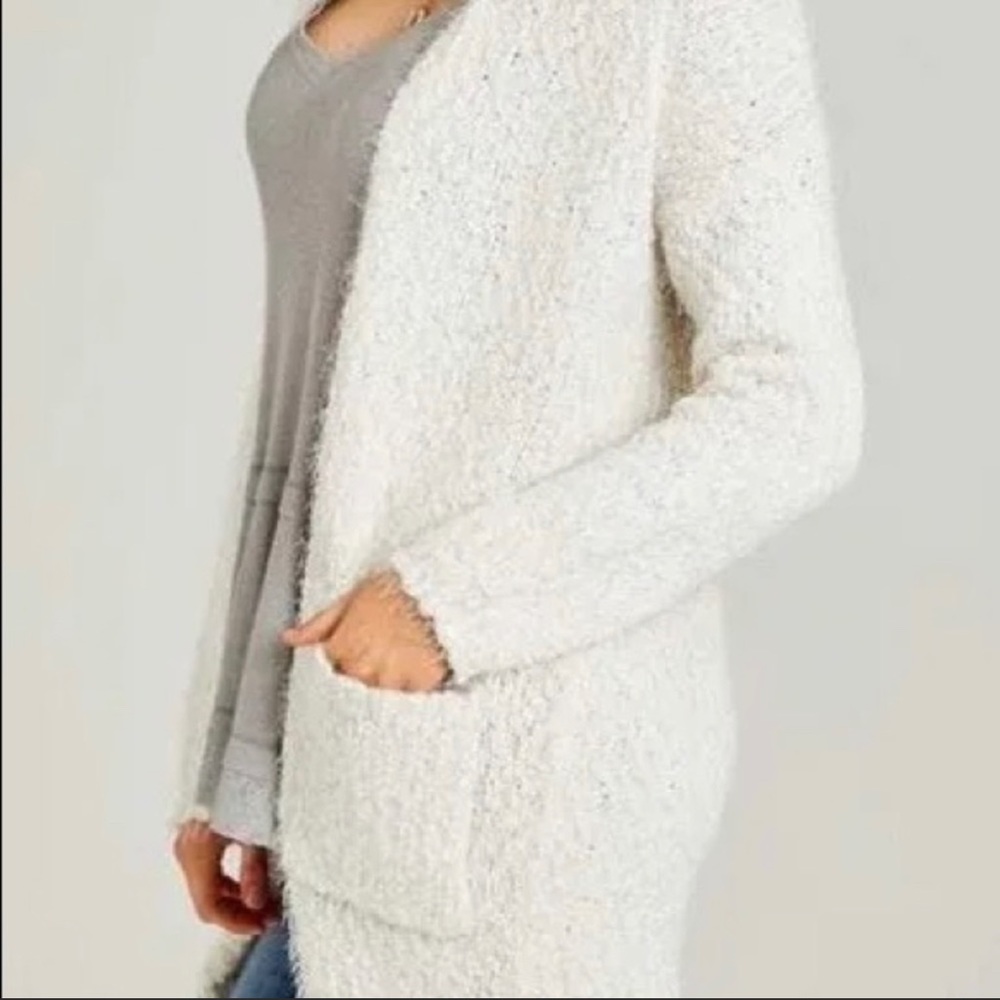Altar’d State - white fuzzy open cardigan - Size M
